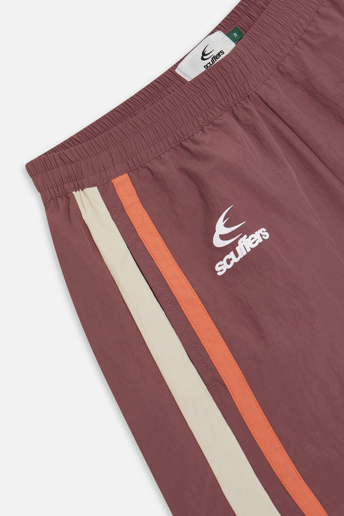 Pantalones cortos tech color borgoña