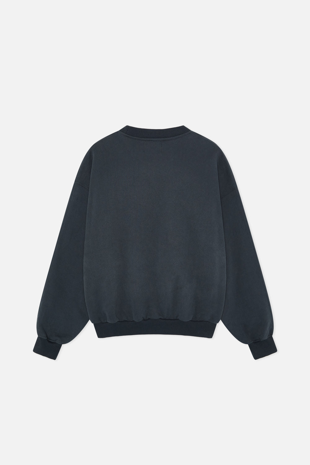 Sudadera de cuello redondo oscuro para uso diario