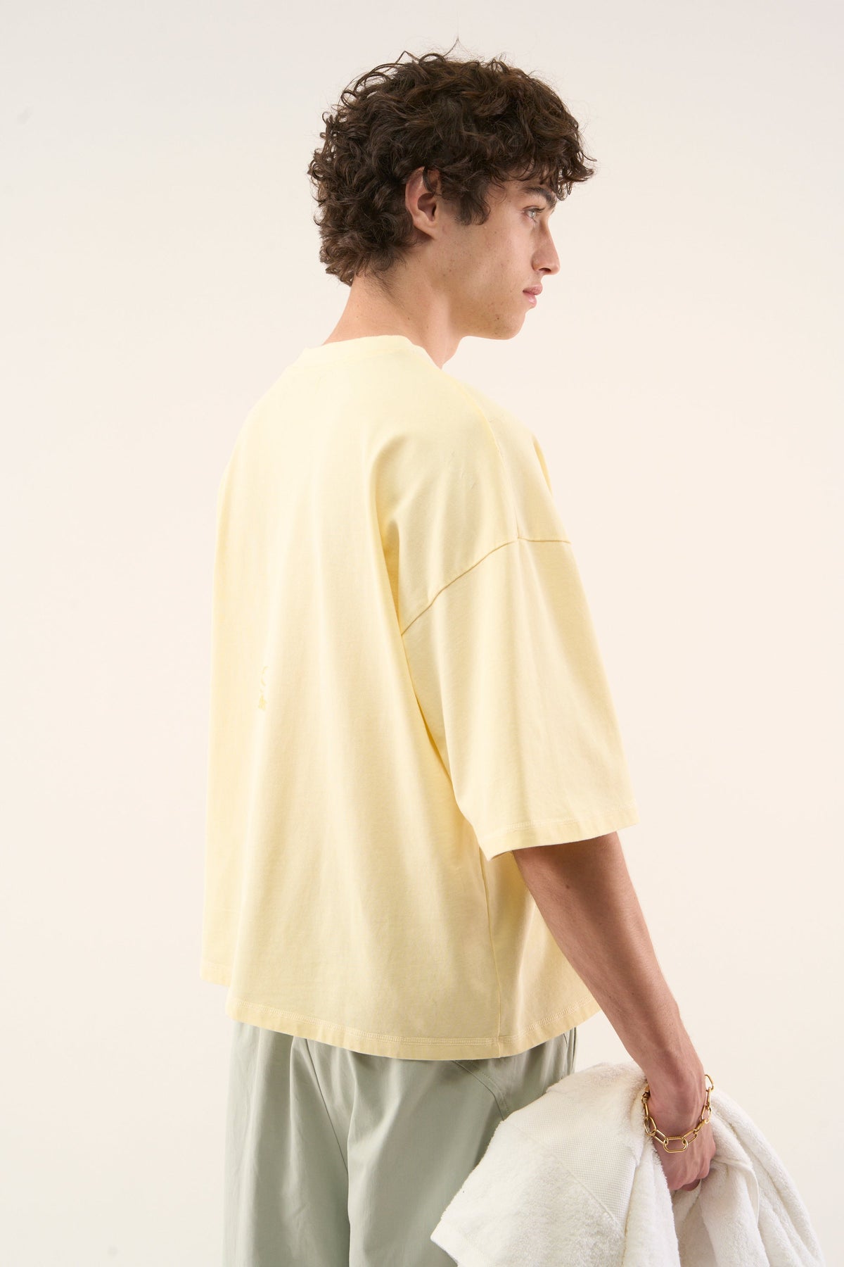 Camiseta amarilla cruda