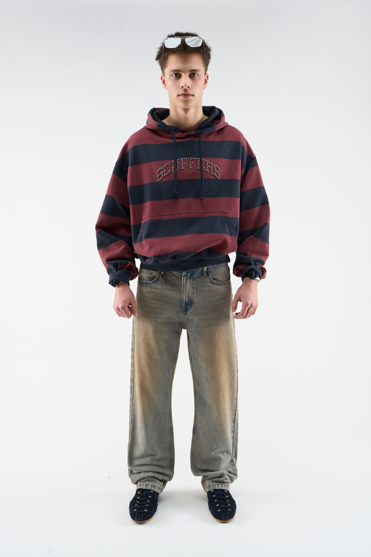 Sudadera oscura envejecida