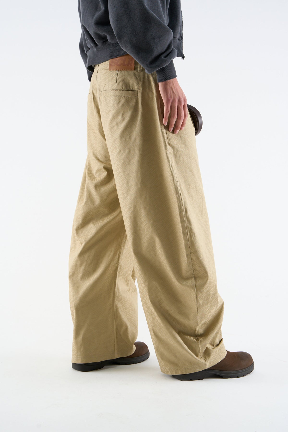 Pantalones Monogram Shell Beige