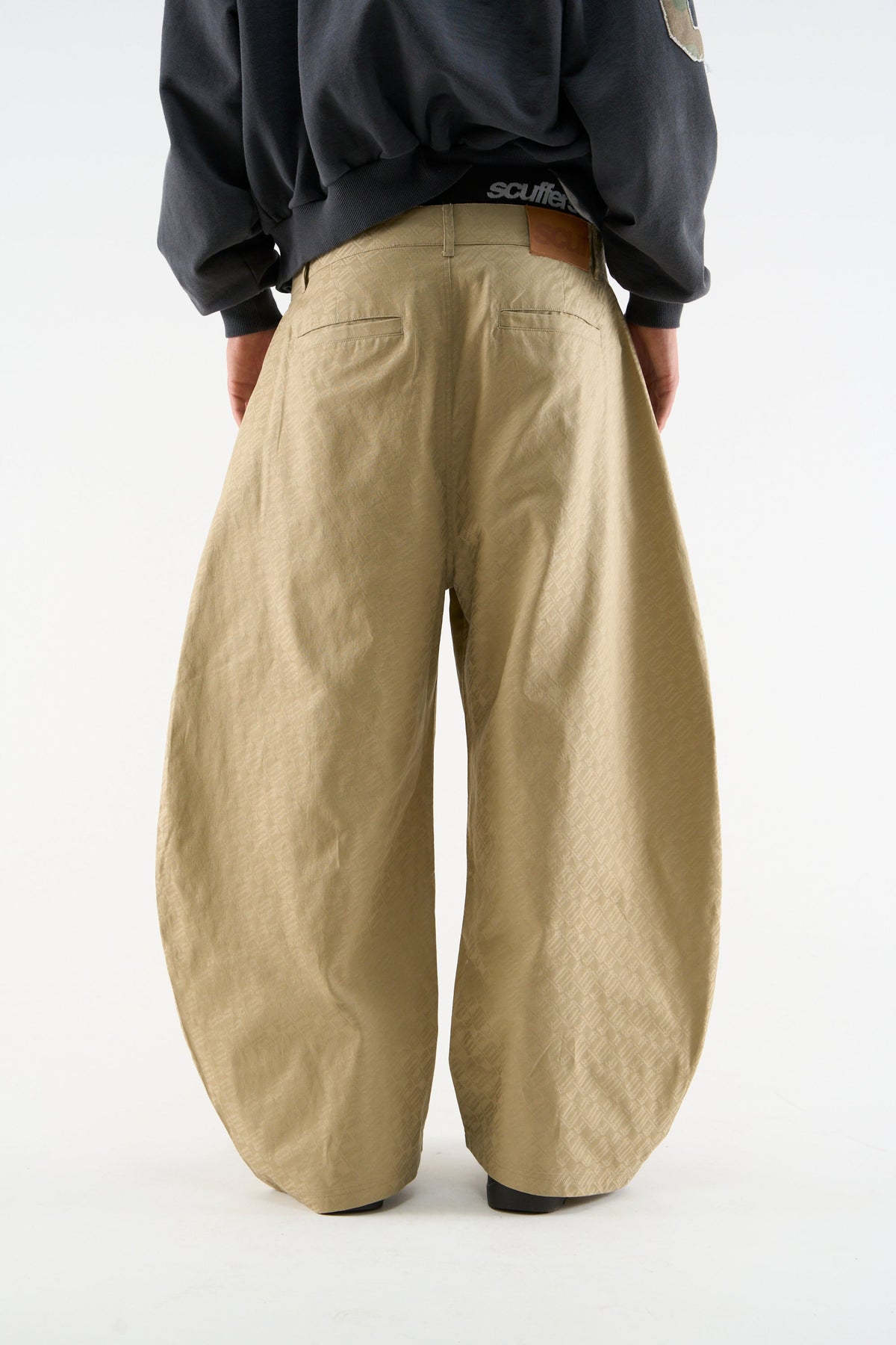 Pantalones Monogram Shell Beige