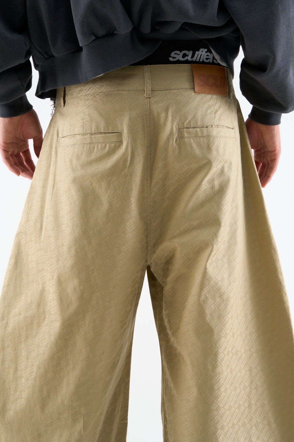 Pantalones Monogram Shell Beige