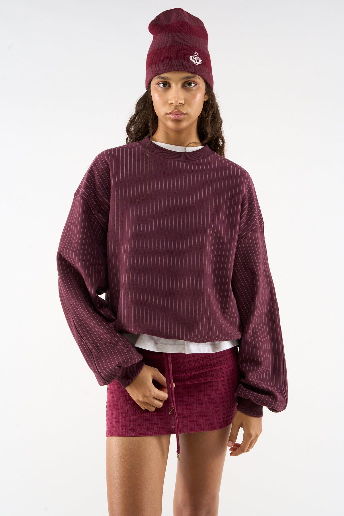 Jersey color borgoña a rayas diplomáticas