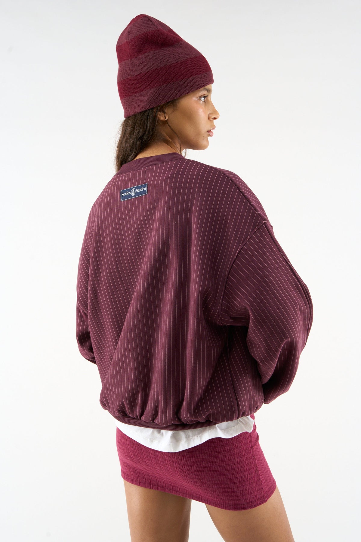 Jersey color borgoña a rayas diplomáticas