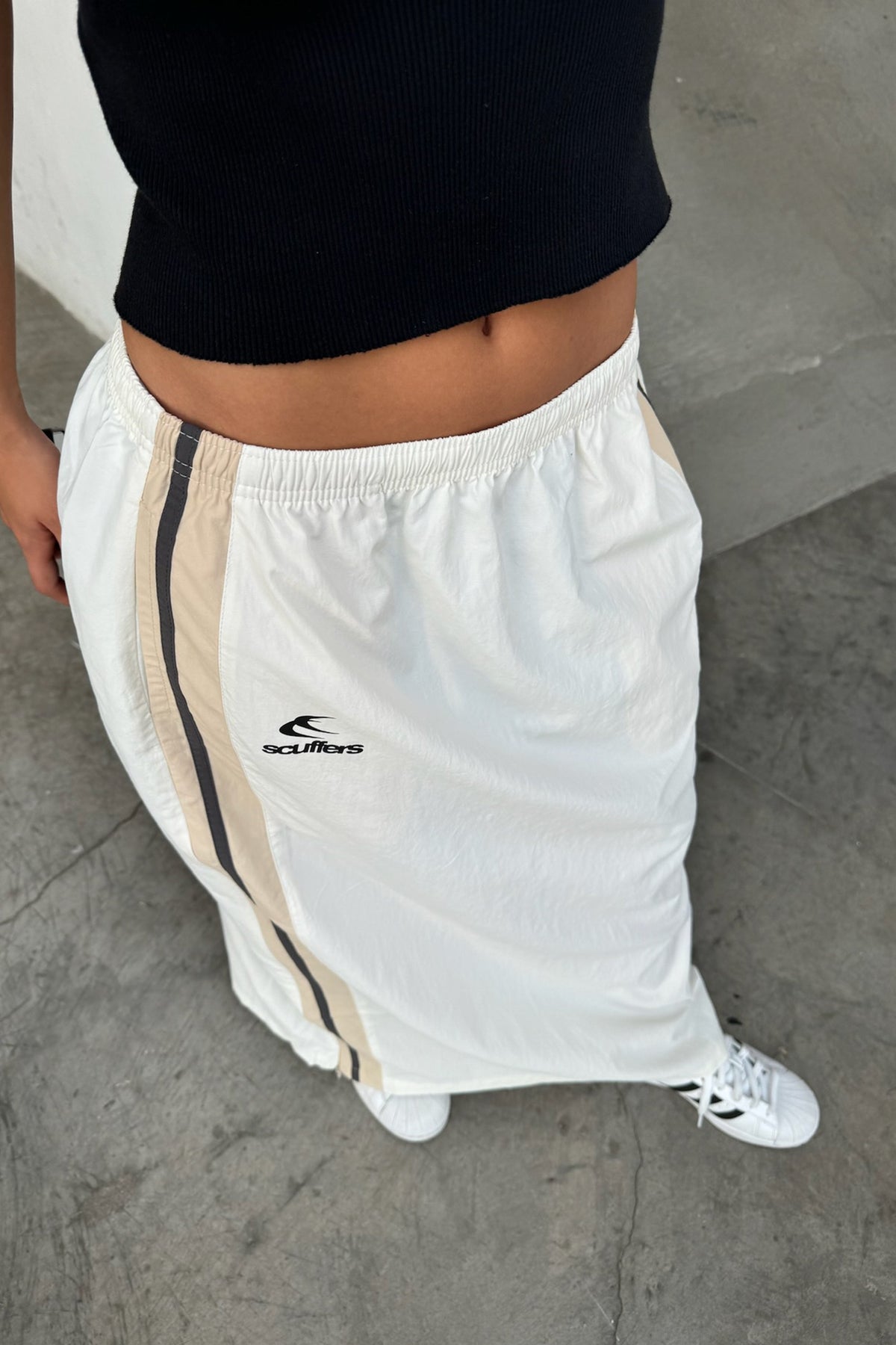 Falda deportiva color crudo