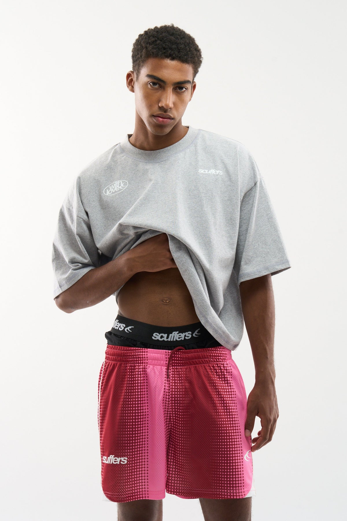 Bermudas rojas y rosas de Frequency