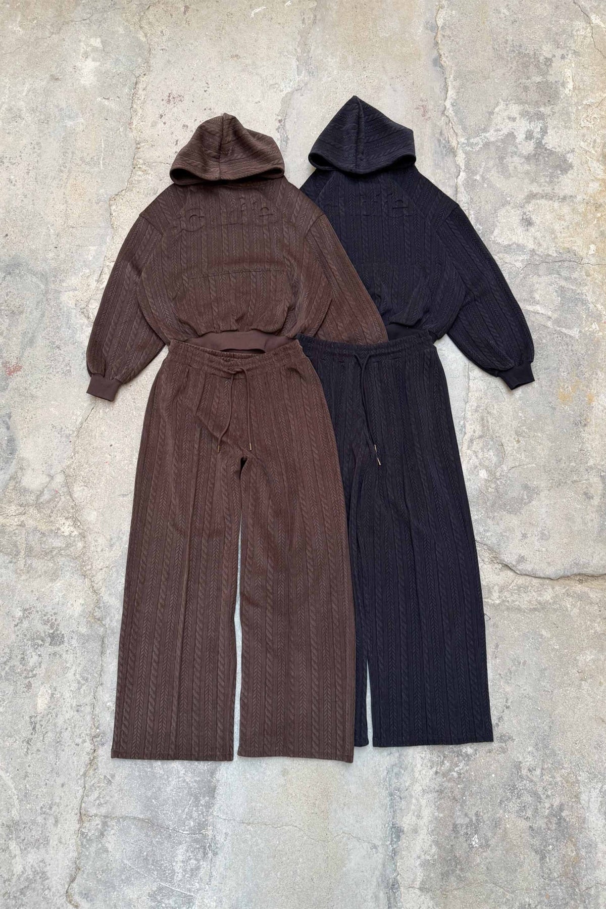 Pantalones Oscuros Bodega