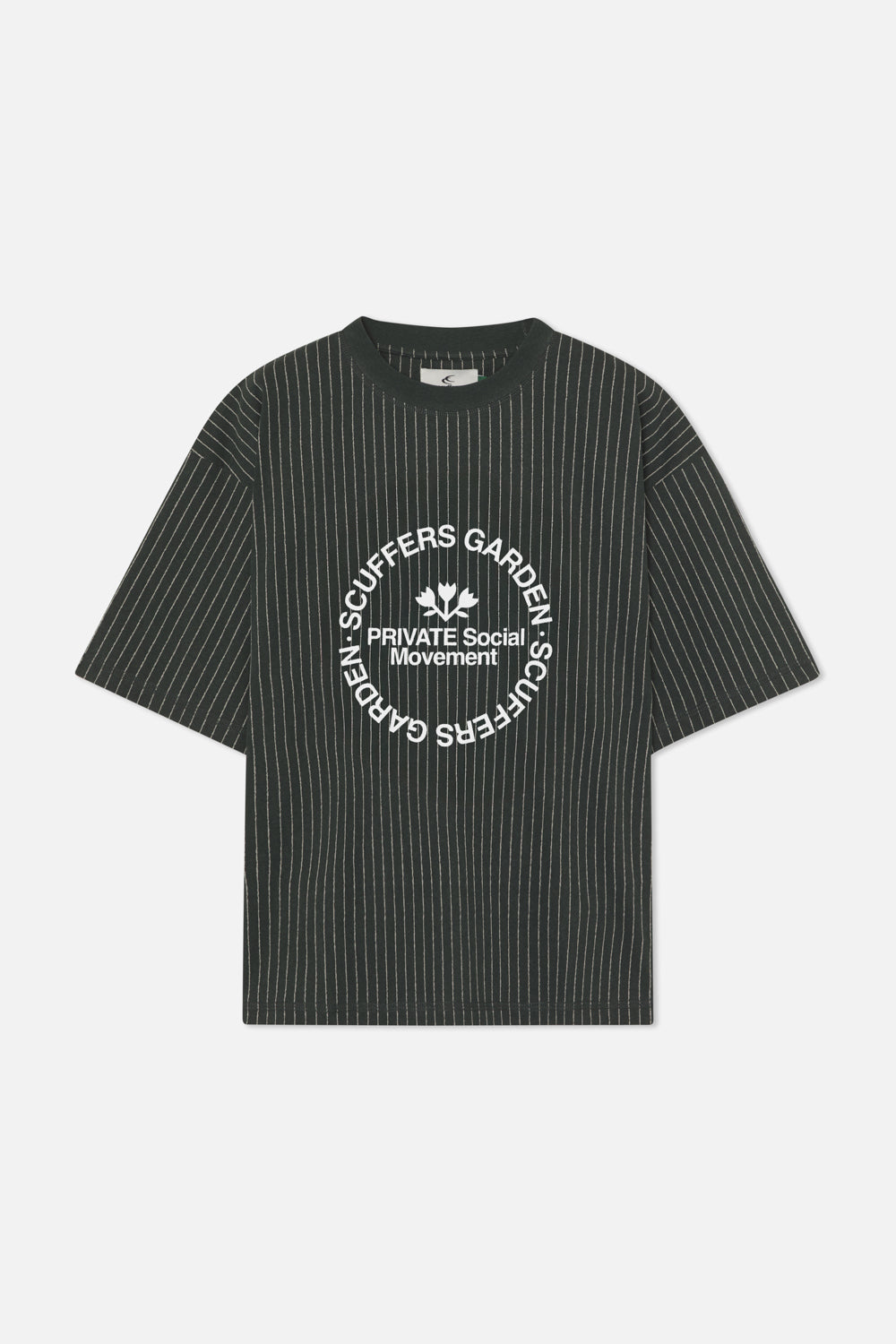 Camiseta verde a rayas diplomáticas
