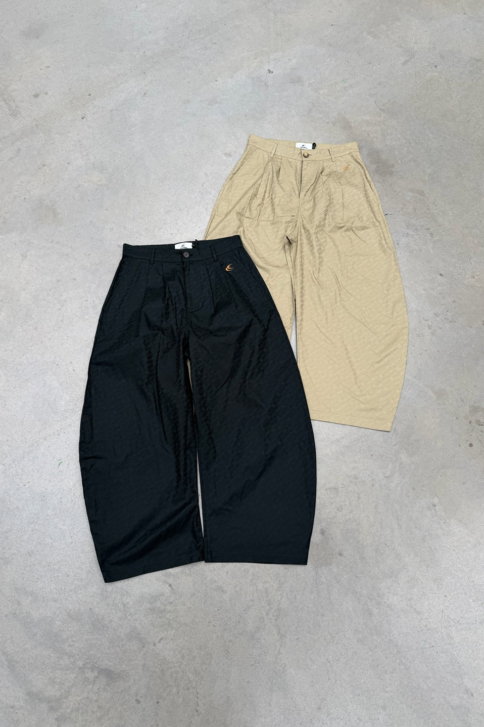 Pantalones Monogram Shell Beige