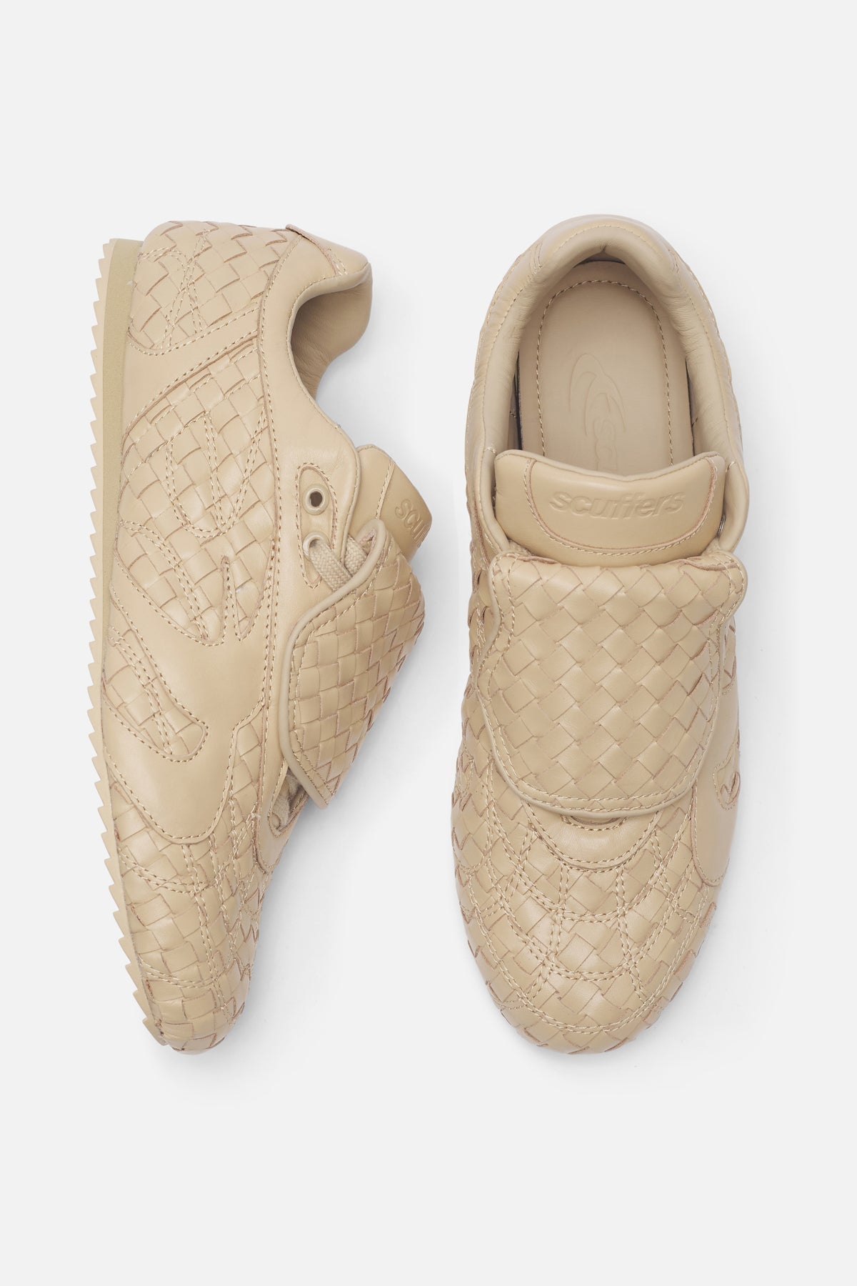 Zapatilla icónica trenzada de color beis