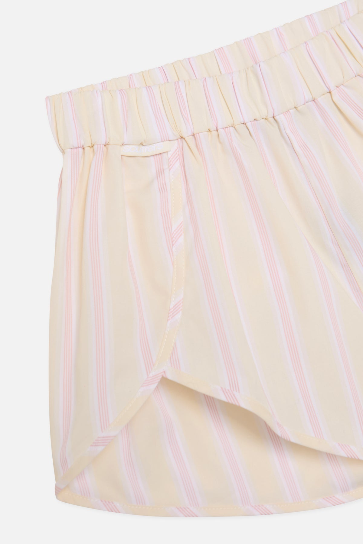Shorts amarillos dulces