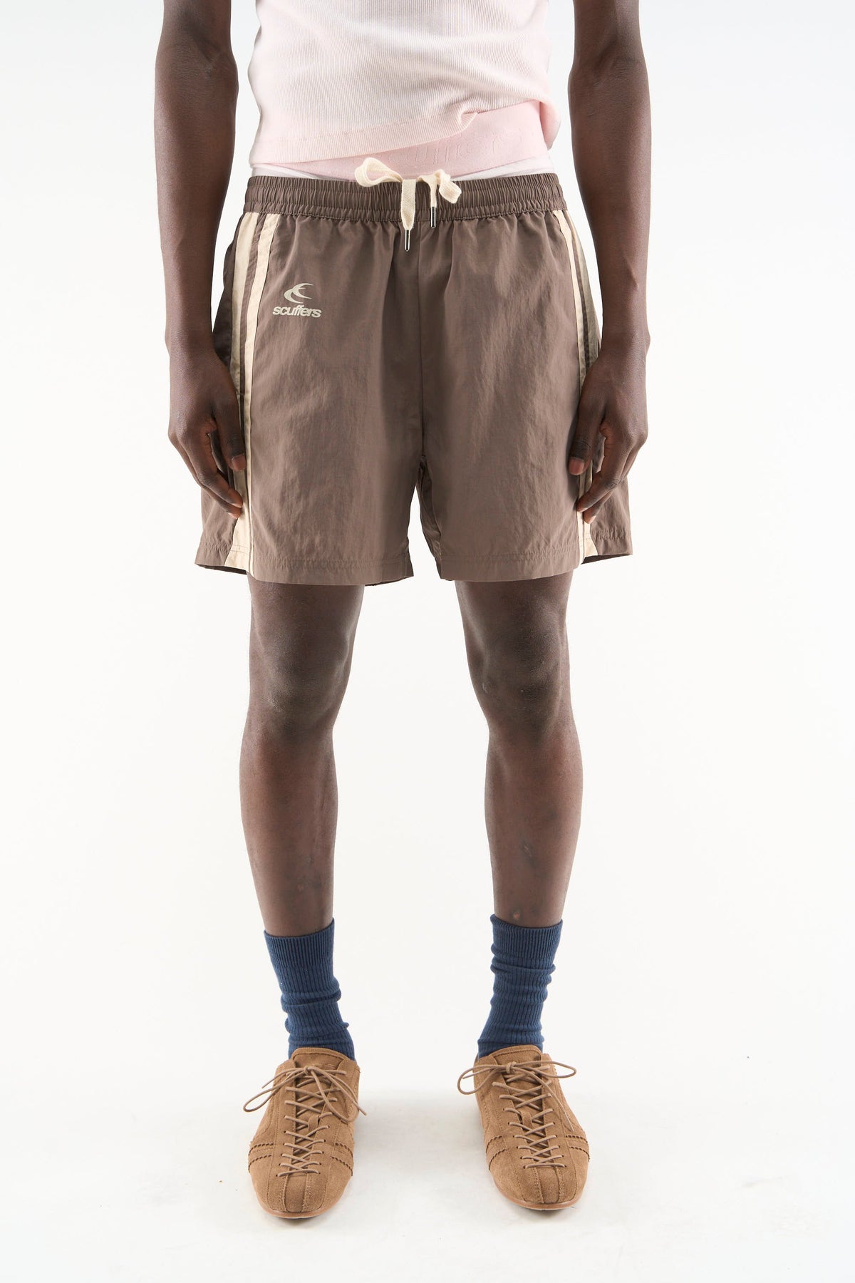 Nuevos shorts marrones Tech